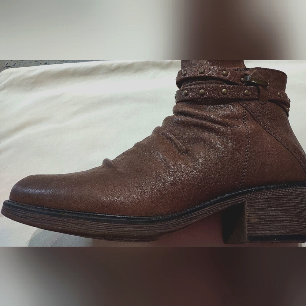 Propet short ladies boots 7W